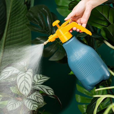 Gardening Nordic Color Collision Plastic Watering Can